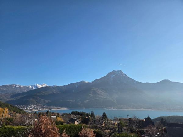 vue  Lac et Montagnes sur SAVINES LE LAC (05) , Dans une résidence neuve style villa  plein Sud ,livrable été 2026