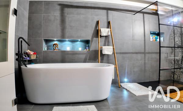 Maison à vendre 7 pièces 278,13 m² Saint-Ferréol-d'Auroure