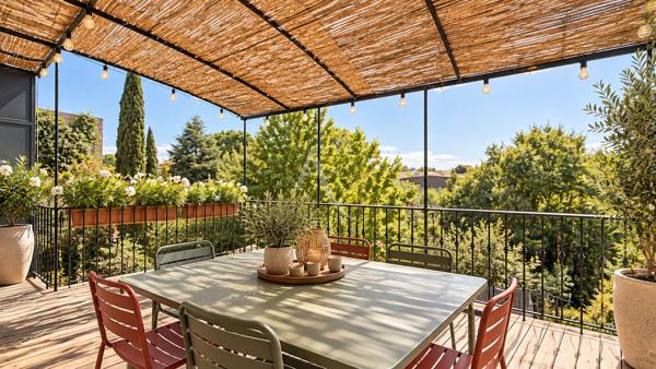 VILLA 160M2 CENTRE VILLE DE MANOSQUE AU CALME PISCINE JARDIN GARAGE PARKING PRIVATIF 5/6 PLACES
