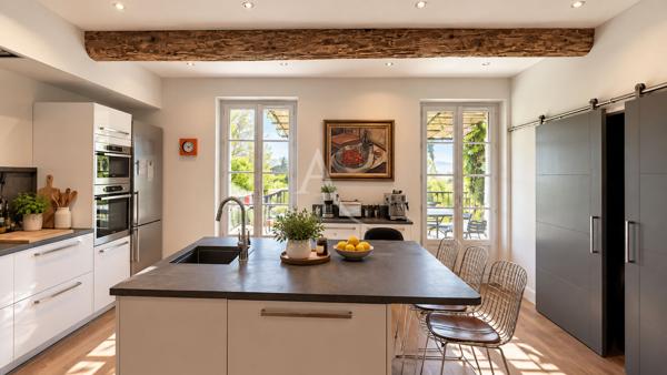 VILLA 160M2 CENTRE VILLE DE MANOSQUE AU CALME PISCINE JARDIN GARAGE PARKING PRIVATIF 5/6 PLACES