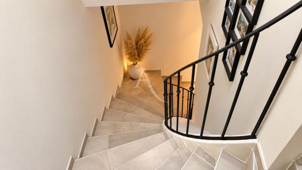 VILLA 160M2 CENTRE VILLE DE MANOSQUE AU CALME PISCINE JARDIN GARAGE PARKING PRIVATIF 5/6 PLACES