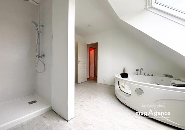 Maison à SAINT-GERMAIN-DE-TALLEVENDE-LA-LANDE-VAUMONT, 14500 - 5 pièces 110m²