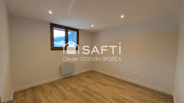 Appartement familiale en rez-de-chaussée de 60 m2 avec 2 chambres et un bureau et une place de parking extérieur