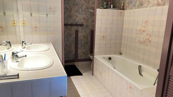 Pouzauges, Maison 128 m² , 3 chambres et un bureau