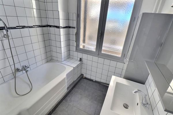 LOCATION T2 MEUBLE LES 5 AVENUES 13004 AVEC TERRASSE