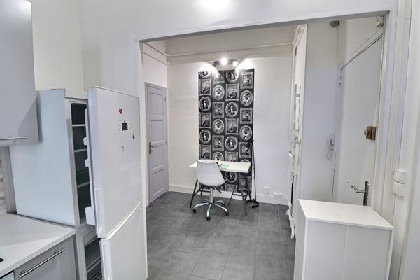 LOCATION T2 MEUBLE LES 5 AVENUES 13004 AVEC TERRASSE