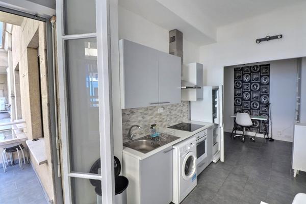 LOCATION T2 MEUBLE LES 5 AVENUES 13004 AVEC TERRASSE