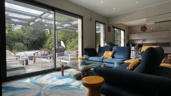 Saint-Germain-en-Laye (78100) Villa d'Architecte de 9 Pièces, 250 m2, 7 chambres sur 1835m2 de terrain à L'ETANG-LA-VILLE.