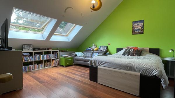 Saint-Germain-en-Laye (78100) Villa d'Architecte de 9 Pièces, 250 m2, 7 chambres sur 1835m2 de terrain à L'ETANG-LA-VILLE.