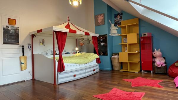 Saint-Germain-en-Laye (78100) Villa d'Architecte de 9 Pièces, 250 m2, 7 chambres sur 1835m2 de terrain à L'ETANG-LA-VILLE.