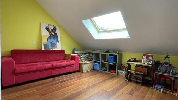 Saint-Germain-en-Laye (78100) Villa d'Architecte de 9 Pièces, 250 m2, 7 chambres sur 1835m2 de terrain à L'ETANG-LA-VILLE.