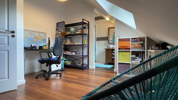 Saint-Germain-en-Laye (78100) Villa d'Architecte de 9 Pièces, 250 m2, 7 chambres sur 1835m2 de terrain à L'ETANG-LA-VILLE.