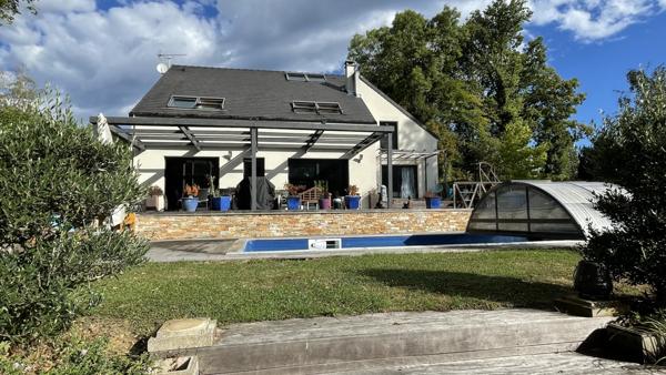 Saint-Germain-en-Laye (78100) Villa d'Architecte de 9 Pièces, 250 m2, 7 chambres sur 1835m2 de terrain à L'ETANG-LA-VILLE.