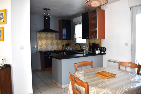 Maison familiale 4 chambres avec jardin, Bouessay