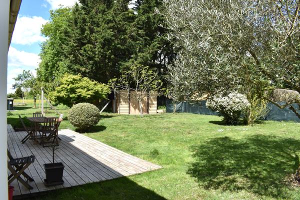 Maison familiale 4 chambres avec jardin, Bouessay