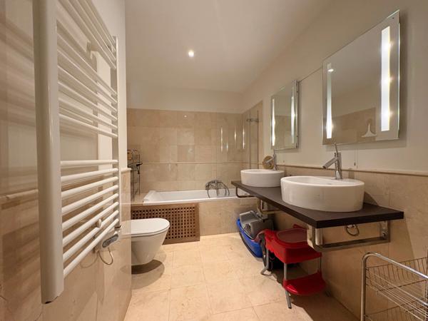 3 PIÈCES – REZ-DE-JARDIN – RÉSIDENCE RÉCENTE DE STANDING – À QUELQUES MÈTRES DU PORT ET DES PLAGES DE LA FIGUEIRETTE – GARAGE