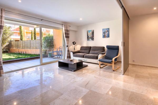 3 PIÈCES – REZ-DE-JARDIN – RÉSIDENCE RÉCENTE DE STANDING – À QUELQUES MÈTRES DU PORT ET DES PLAGES DE LA FIGUEIRETTE – GARAGE