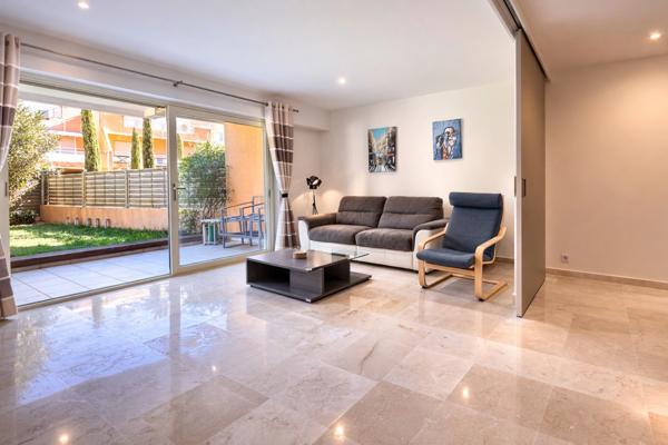 3 PIÈCES – REZ-DE-JARDIN – RÉSIDENCE RÉCENTE DE STANDING – À QUELQUES MÈTRES DU PORT ET DES PLAGES DE LA FIGUEIRETTE – GARAGE