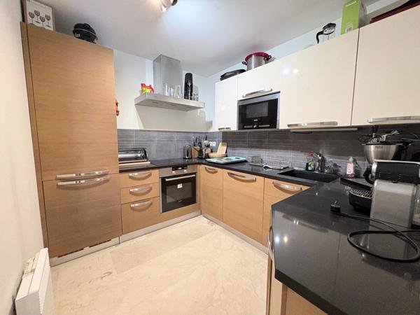 3 PIÈCES – REZ-DE-JARDIN – RÉSIDENCE RÉCENTE DE STANDING – À QUELQUES MÈTRES DU PORT ET DES PLAGES DE LA FIGUEIRETTE – GARAGE