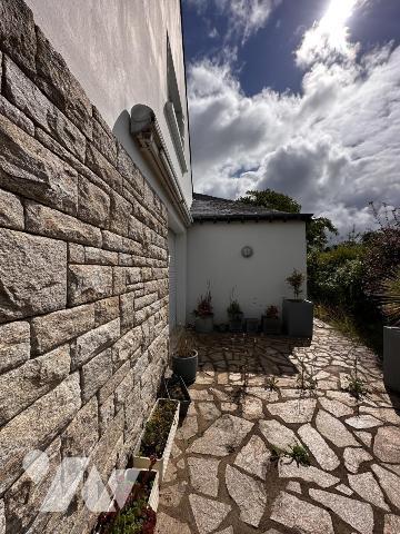 A VENDRE 56 PLOEREN CENTRE AGREABLE MAISON SUR JARDIN 541 m²