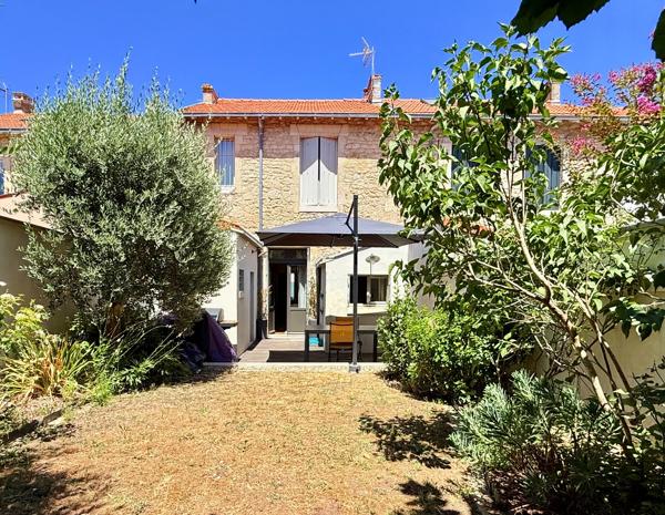La genette - Maison de ville joliment rénovée avec jardin exposé plein Sud