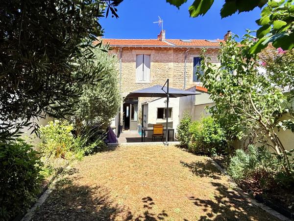 La genette - Maison de ville joliment rénovée avec jardin exposé plein Sud