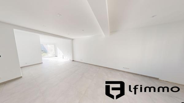 Charmante Maison de Ville Rénovée avec