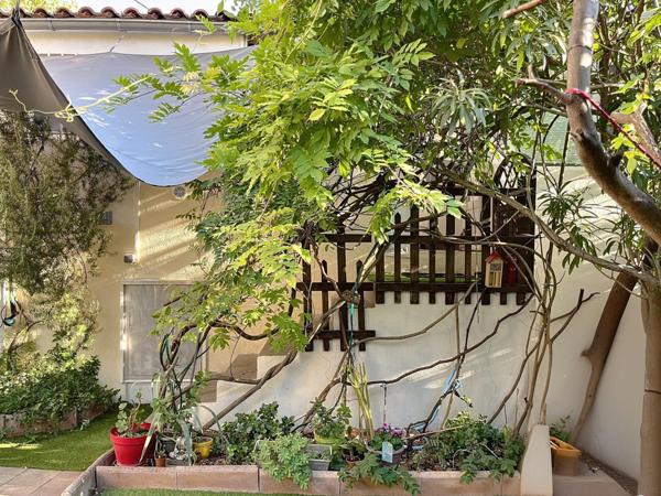 Appartement atypique en ville dans un coin de verdure