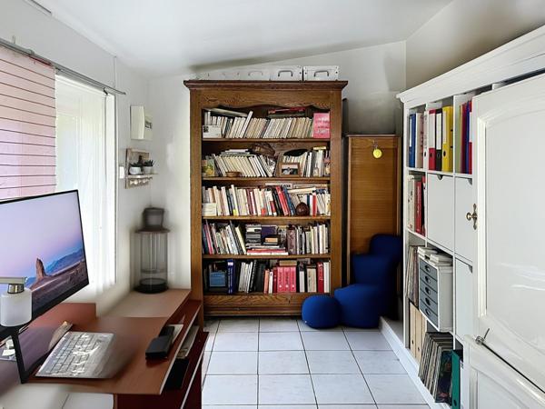 Appartement atypique en ville dans un coin de verdure