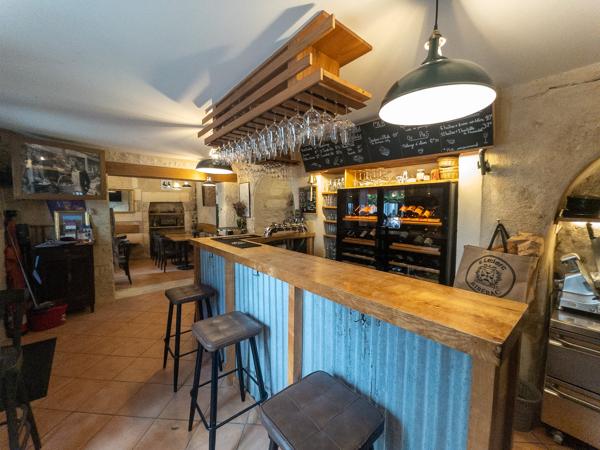 Commerce à vendre à Aubeterre-sur-Dronne (16390) - Charente