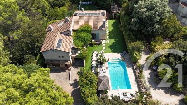 Maison à vendre  5 pièces - 207 m 2   MARSEILLE  - 13011