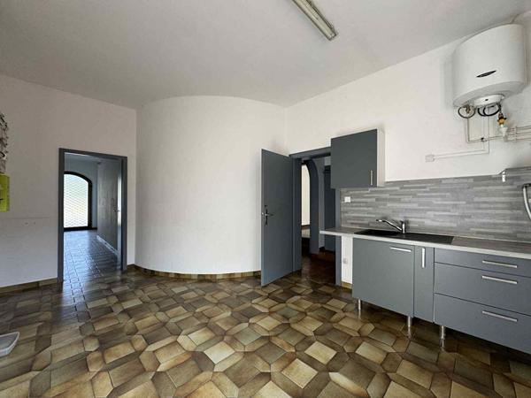 Immeuble - 3 pièces - 104 m²