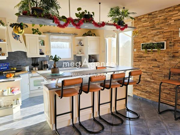 Maison à Vimartin-sur-Orthe, 53160 - 8 pièces 148m²