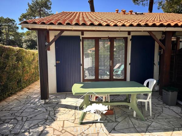 Villa d'angle résidence avec piscine