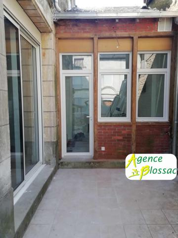 APPARTEMENT REZ DE CHAUSSEE AVEC TERRASSE PRIVATIVE // HYPER CENTRE MIREBEAU
