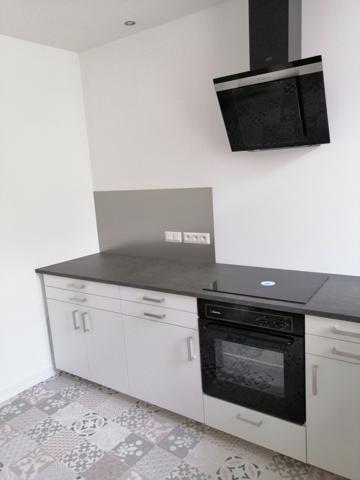 APPARTEMENT REZ DE CHAUSSEE AVEC TERRASSE PRIVATIVE // HYPER CENTRE MIREBEAU