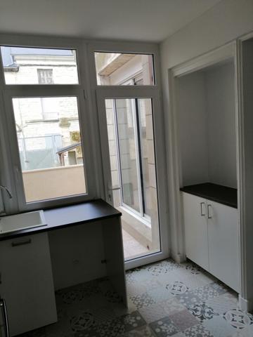 APPARTEMENT REZ DE CHAUSSEE AVEC TERRASSE PRIVATIVE // HYPER CENTRE MIREBEAU