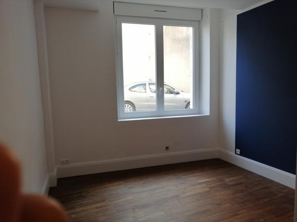 APPARTEMENT REZ DE CHAUSSEE AVEC TERRASSE PRIVATIVE // HYPER CENTRE MIREBEAU
