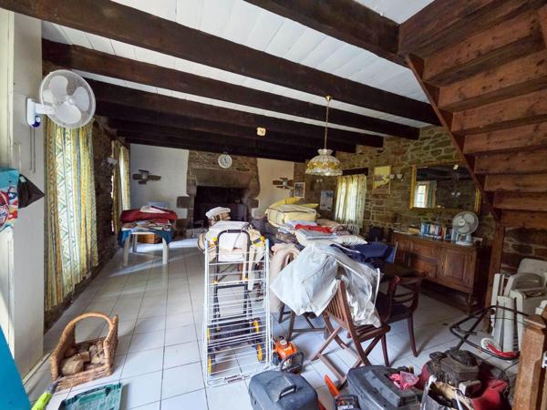 Ensemble de 4 maisons en pierre avec piscine couverte