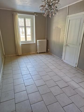 Proche du centre ville, avec terrain spacieux.