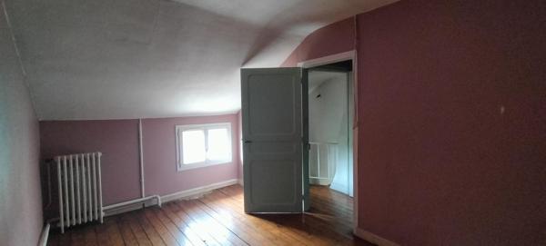 Proche du centre ville, avec terrain spacieux.