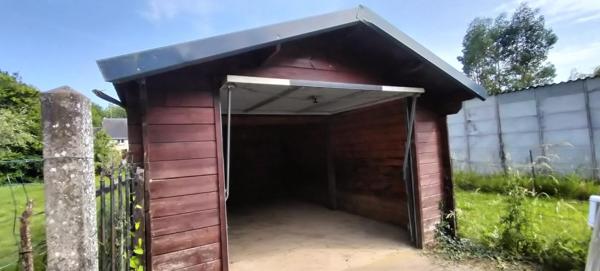 Proche du centre ville, avec terrain spacieux.