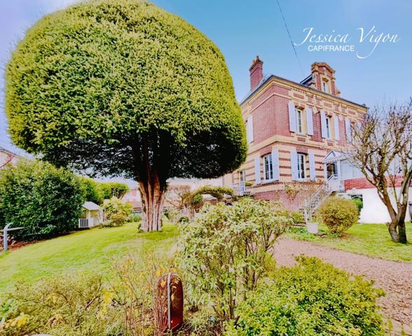 GRANDE MAISON FAMILIALE - 203 m² - CENTRE-VILLE MONTIVILLIERS – 5 Chambres – GRAND GARAGE – Jardin Paysagé de 490 m²