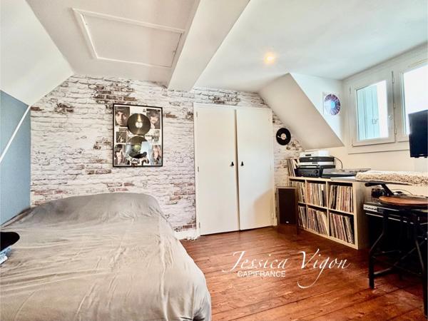 GRANDE MAISON FAMILIALE - 203 m² - CENTRE-VILLE MONTIVILLIERS – 5 Chambres – GRAND GARAGE – Jardin Paysagé de 490 m²