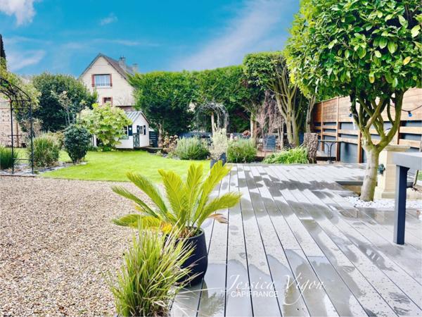 GRANDE MAISON FAMILIALE - 203 m² - CENTRE-VILLE MONTIVILLIERS – 5 Chambres – GRAND GARAGE – Jardin Paysagé de 490 m²