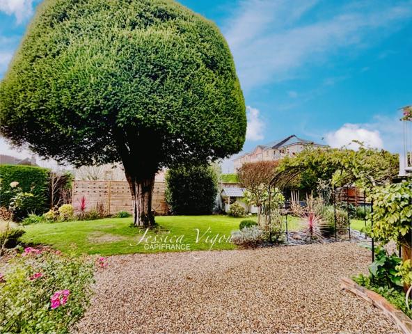 GRANDE MAISON FAMILIALE - 203 m² - CENTRE-VILLE MONTIVILLIERS – 5 Chambres – GRAND GARAGE – Jardin Paysagé de 490 m²