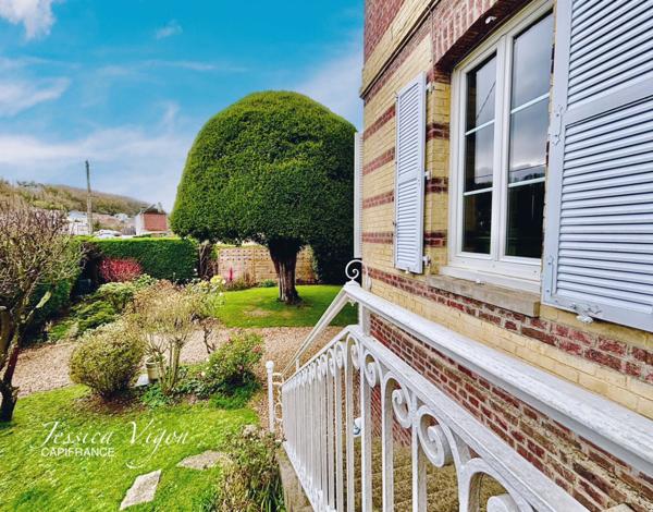 GRANDE MAISON FAMILIALE - 203 m² - CENTRE-VILLE MONTIVILLIERS – 5 Chambres – GRAND GARAGE – Jardin Paysagé de 490 m²