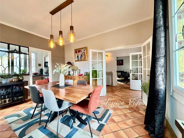 GRANDE MAISON FAMILIALE - 203 m² - CENTRE-VILLE MONTIVILLIERS – 5 Chambres – GRAND GARAGE – Jardin Paysagé de 490 m²