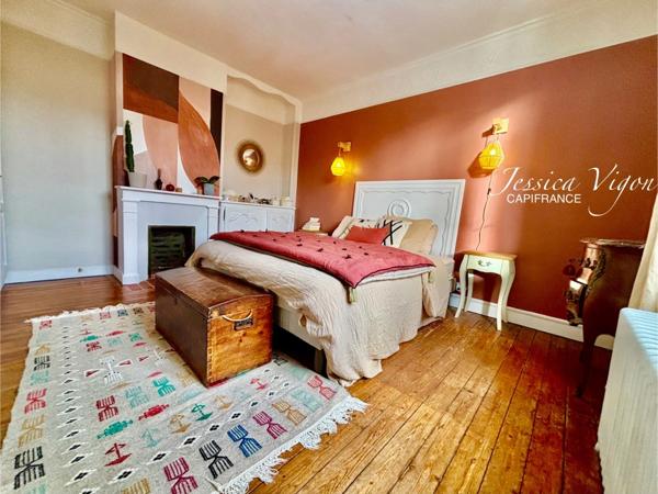 GRANDE MAISON FAMILIALE - 203 m² - CENTRE-VILLE MONTIVILLIERS – 5 Chambres – GRAND GARAGE – Jardin Paysagé de 490 m²