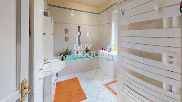 Charmante Maison à Vendre - 7 Pièces avec Jardin et Garage !